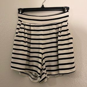 Ava Sky Shorts Om